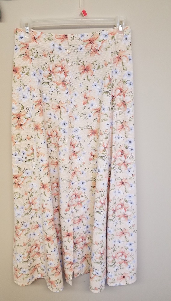 B.U.G. Floral vintage skirt.